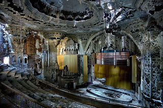 Illustration for article titled Gorgeous Old Movie Theaters That Have Fallen Into Ruin